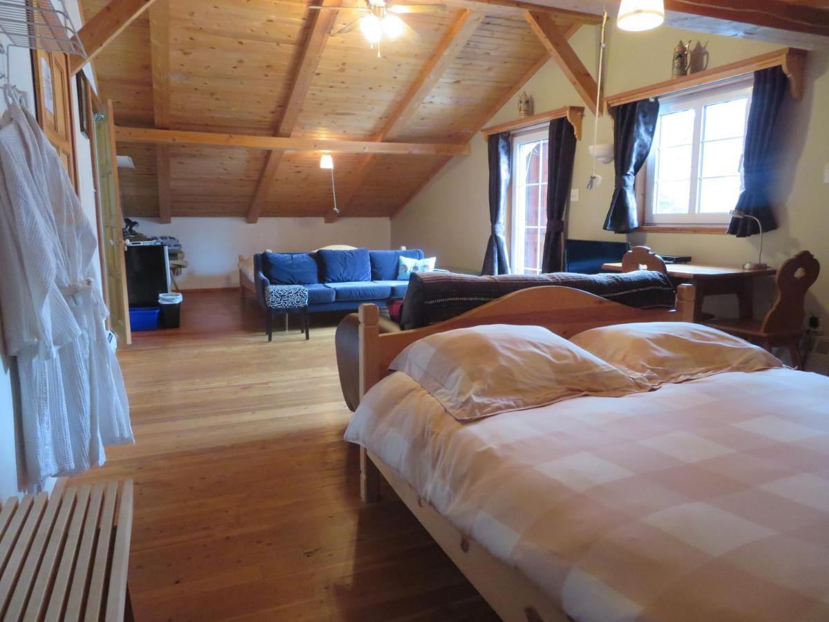 Alpenglow Bed And Breakfast Kimberley Bagian luar foto